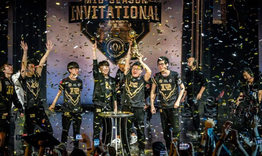  拜仁慕尼黑转会2024最新情况 