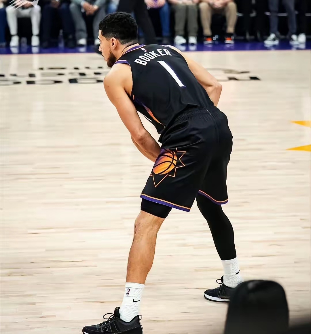 关于离谱！门兴格拉德巴赫国际比赛日绝杀压哨转会期布莱顿备战NBA常规赛，克里夫兰骑士冲刺阶段篮板制胜的信息